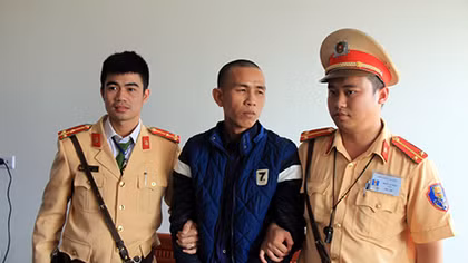 Quang Ninh traffic police seize trunning criminal