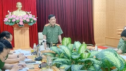 Hanoi police asked to enhance checks of public observance of social distancing measures