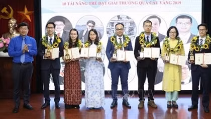 Ten get Golden Globe Awards for tech excellence