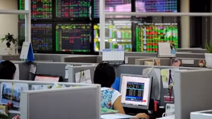 Vietnam stock index jumps to 10-year high