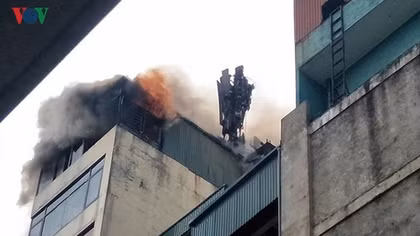 Fire destroys Hanoi karaoke bar