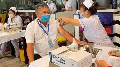 Local airport staffs vaccinated against COVID-19