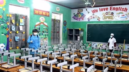 Schools stay closed in Hanoi, HCM City due to COVID-19 threat