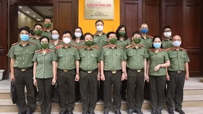 Deputy Minister Nguyen Van Son visits new headquarters of CAND Newspaper