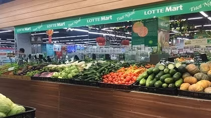 Markets, supermarkets see scant business as Tet winds down