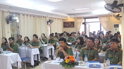 Training class for public security forces trade unions to open