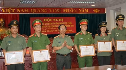 Hoa Binh Police review campaign against crimes