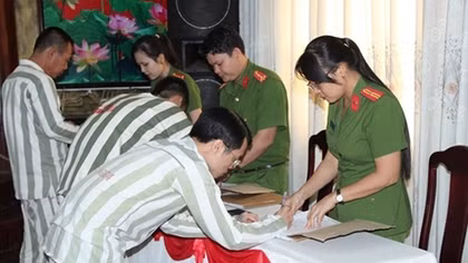Dong Nai Police grants amnestied prisoners loans
