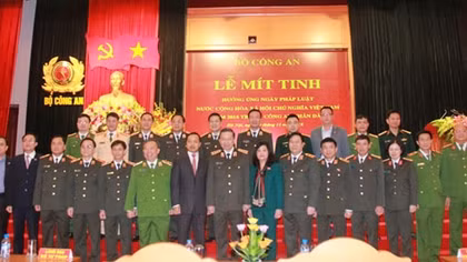 Ministry of Public Security hold meeting in response to Vietnam Law Day