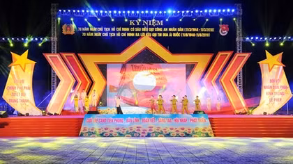 Youths of the Public Security Forces hold camp to promote the movement “Following 6 teachings of Uncle Ho” 