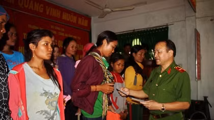 People's Police University carries out charitable activities in South Central Coast provinces