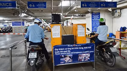 Saigon’s parking lot owners say one-price regulation unfair