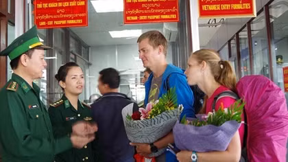 First e-Visa holders enter Vietnam via Lao Bao International Border Gate 