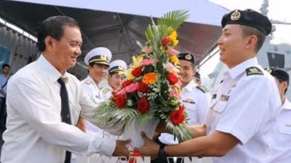 Singaporean frigate makes Vietnam visit