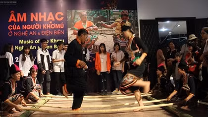 Khomu music introduced in Hanoi 