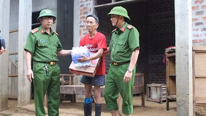6 foreigners were timely rescued in massive flood 