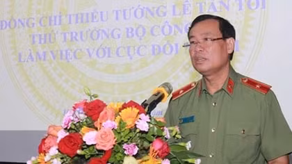 Deputy Minister Le Tan Toi works with the Department of Foreign Relations