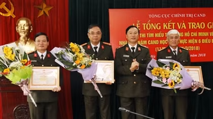 Winners of writing contest on Ho Chi Minh’s thought on PSF named