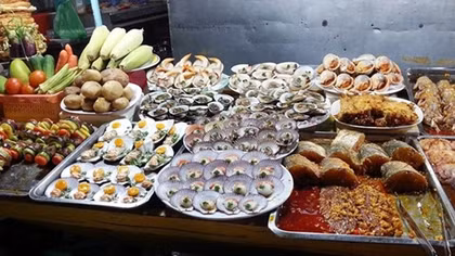 Ten famous night markets in Vietnam
