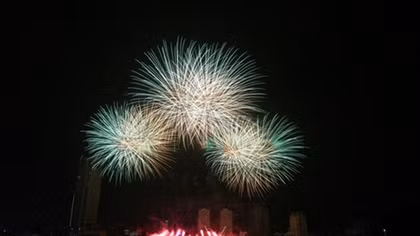 Tourists fascinated by sparkling light concert on Han River