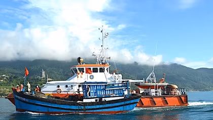 Vessel SAR 274 successfully rescues 3 fishermen in distress