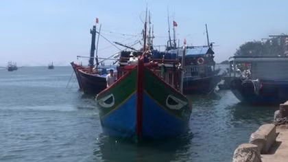 Vietnam requests China to investigate incident related to Vietnamese fishing vessel in Hoang Sa