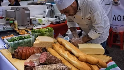 Hundreds of tasty dishes presented at 2017 International Food Festival