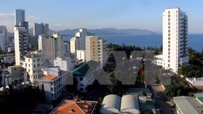 Property market attractive to both eastern, western investors