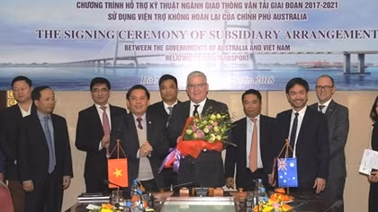 Vietnam, Australia sign agreement to lauch Aus4Transport