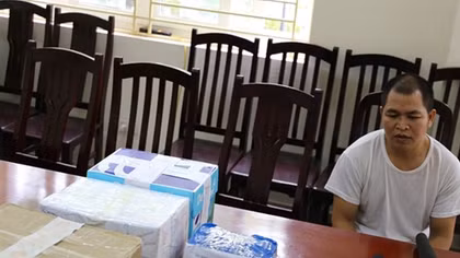 Hanoi police catches in red big drug dealer