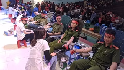 Dak Lak police officers active in donating blood