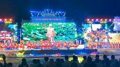 Hai Phong Red Flamboyant Flower Festival 2018 kicks off