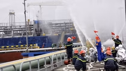 Fire Prevention and Rescue drill held at Ha Long Oil Terminal