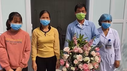 Last COVID-19 patient in Vietnam allowed to leave hospital