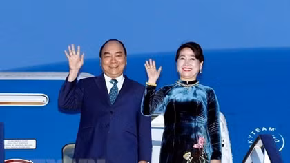 PM Nguyen Xuan Phuc begins official visit to Romania