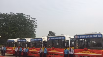 Hanoi opens two new bus routes