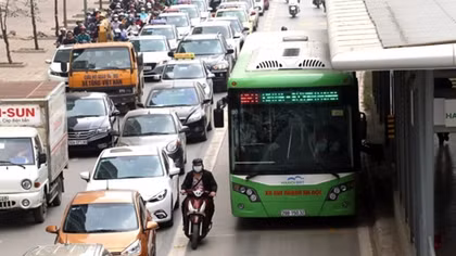 Hanoi plans second rapid bus route in push for public transport