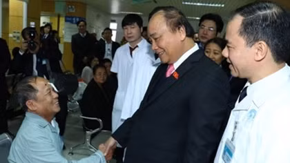 Prime Minister hails Central Eye Hospital for eye care efforts