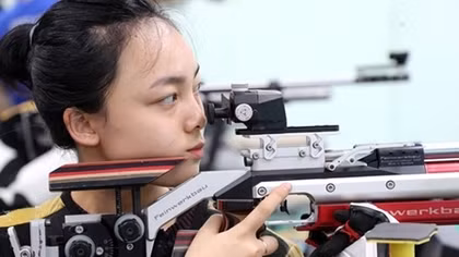 Military shooter breaks national record