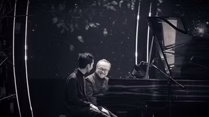 Vietnamese artists gather for New Year's Eve performance