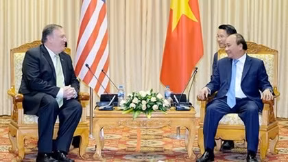 PM Nguyen Xuan Phuc meets US Secretary of State