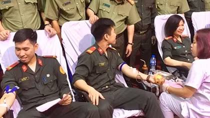 Youths of Guard Police High Command donate bloods for their comrades 