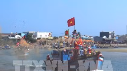 Quang Ngai: fishermen celebrate first sailing of Lunar New Year