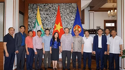 General To Lam visits Vietnam’s Embassy in Myanmar 