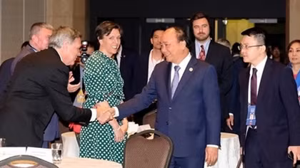 PM introduces investment opportunities to Canadian firms