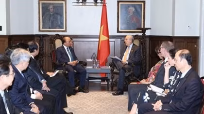 PM has working lunch with Canadian former PM, Governor General