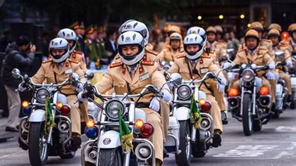 Police across the country launch intensive campaigns to ensure security and order during Tet