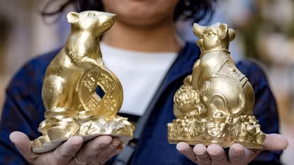 Mice-shaped ceramic products go on sale in Bat Trang Village