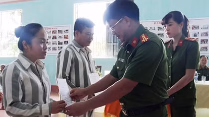 Chau Binh, Ngoc Ly Prisons announce Decisions on early conditional release of prisoners