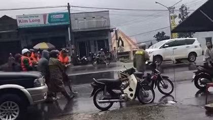 Police officer swept away by floodwater while rescuing people